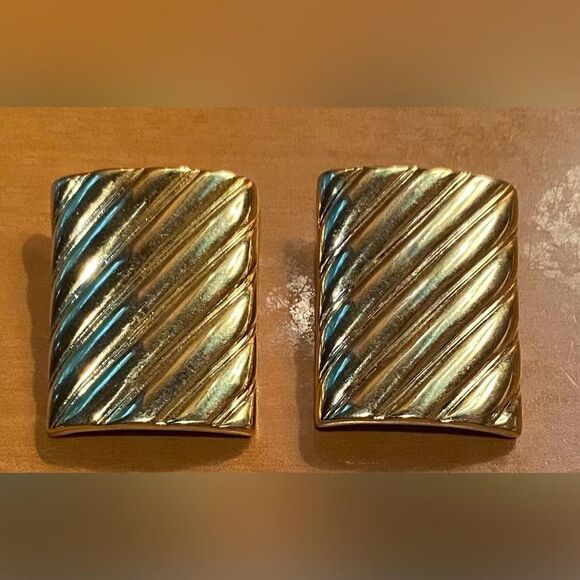 Vintage Givenchy Earrings Clip On Gold Tone Ribbed Statement Signed Pair Jewelry - Picture 1 of 4
